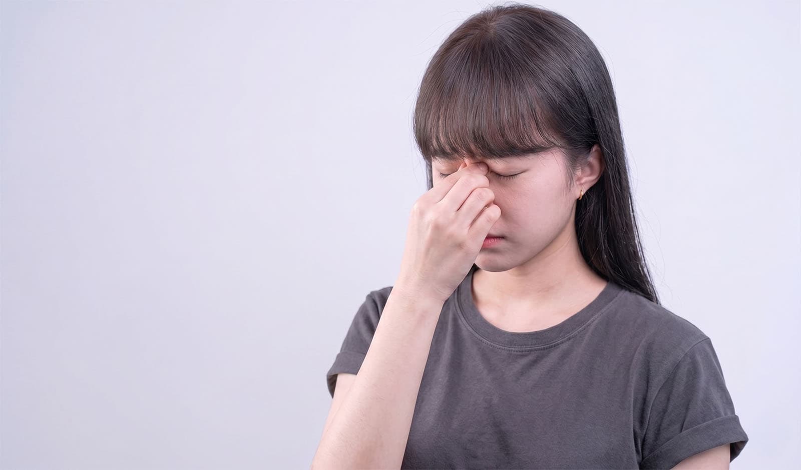 Woman experiencing sinus pain